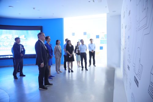 深化经贸合作，共探医药未来 德国黑森州经济部外贸司司长一行考察联环药业